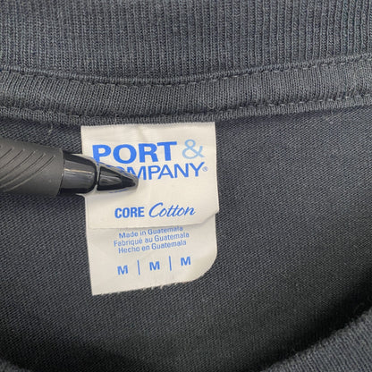 古着 used　PORT＆COMPANY　半袖プリントTシャツ　FENWICK　クルーネック　カジュアル　ブラック　黒　Mサイズ