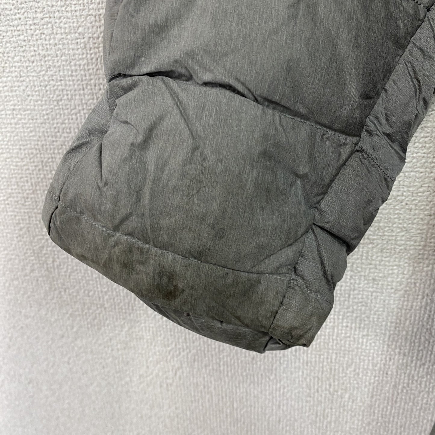 UNIQLO　ユニクロ　ウルトラライトダウンジャケット　ダウン90%　灰色　グレー　XLサイズ
