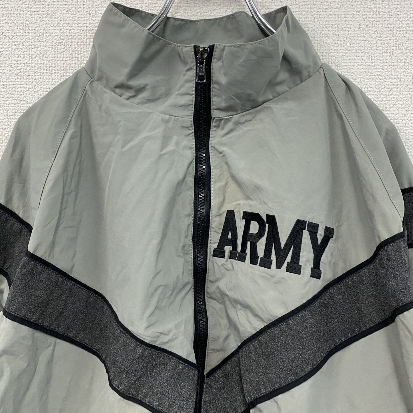 00s　米軍　U.S.ARMY　トレーニングジャケット　ナイロンジャケット　ヴィンテージ　灰色　グレー　XSサイズ