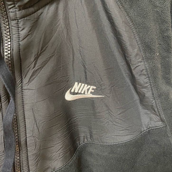 古着 used　NIKE ナイキ　長袖フリースジャケット　フルジップパーカー　ワンポイントロゴ刺繍　黒　ブラック