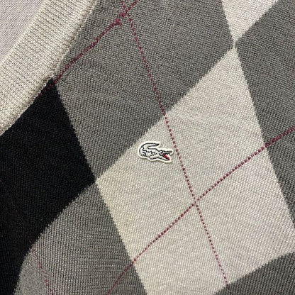 古着　used　LACOSTE　ラコステ　長袖Vネックセーター　ニット　アーガイル柄　ワンポイントロゴ刺繍　グレー　Mサイズ