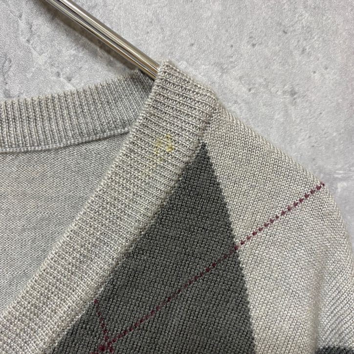 古着　used　LACOSTE　ラコステ　長袖Vネックセーター　ニット　アーガイル柄　ワンポイントロゴ刺繍　グレー　Mサイズ