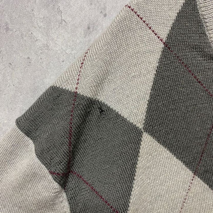 古着　used　LACOSTE　ラコステ　長袖Vネックセーター　ニット　アーガイル柄　ワンポイントロゴ刺繍　グレー　Mサイズ