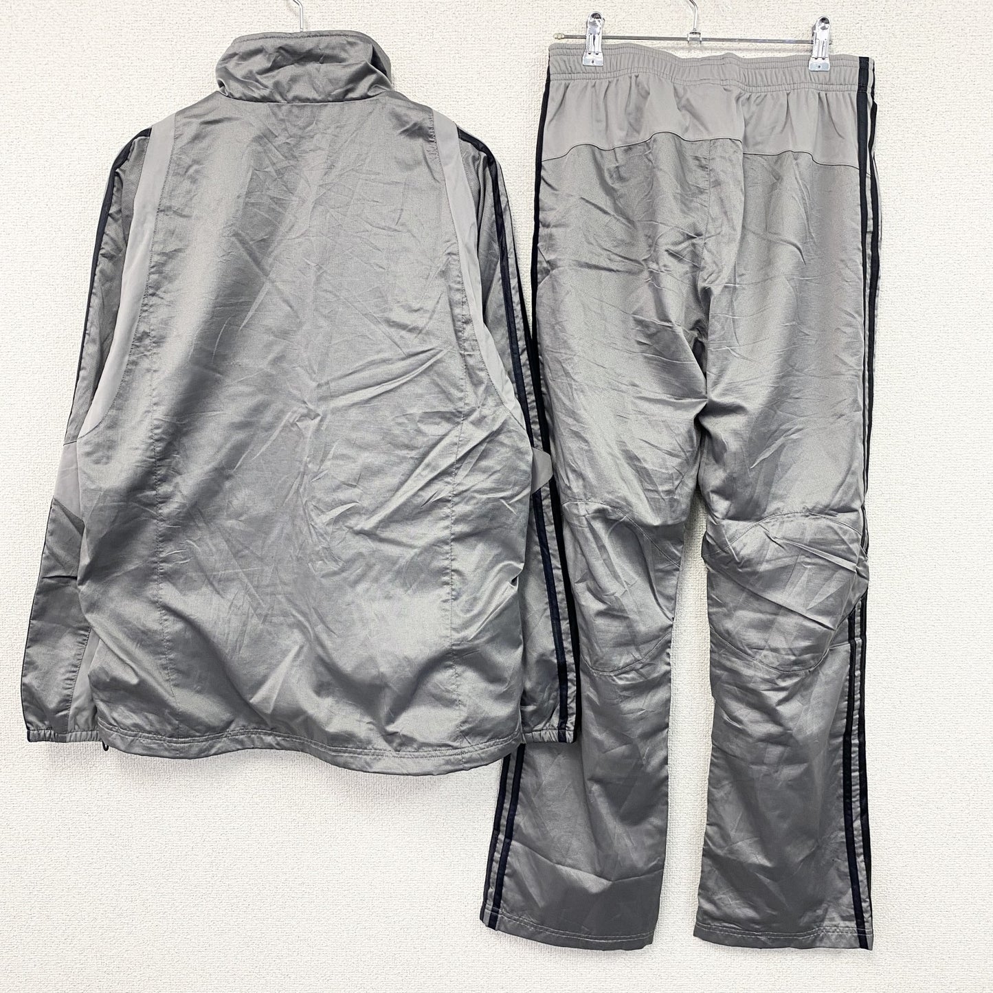 adidas　アディダス　ジャージセットアップ　トラックジャケット　トラックパンツ　パフォーマンスロゴ　灰色　グレー　Lサイズ