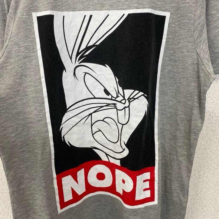 古着 used　LOONEY TUNES　ルーニーテューンズ　半袖キャラクタープリントTシャツ　バッグスバニー　ウサギ　グレー