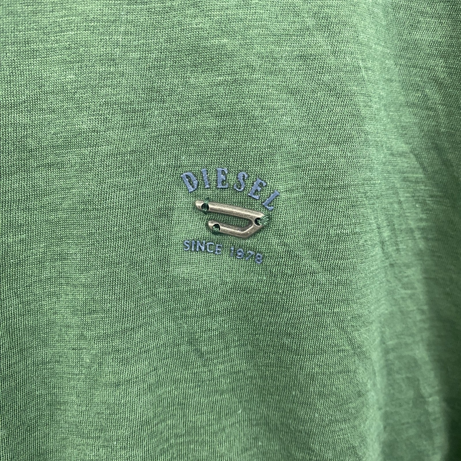 DIESEL　ディーゼル　長袖Tシャツ　ポケット付き　メタルパーツ付き　緑　グリーン　2XLサイズ