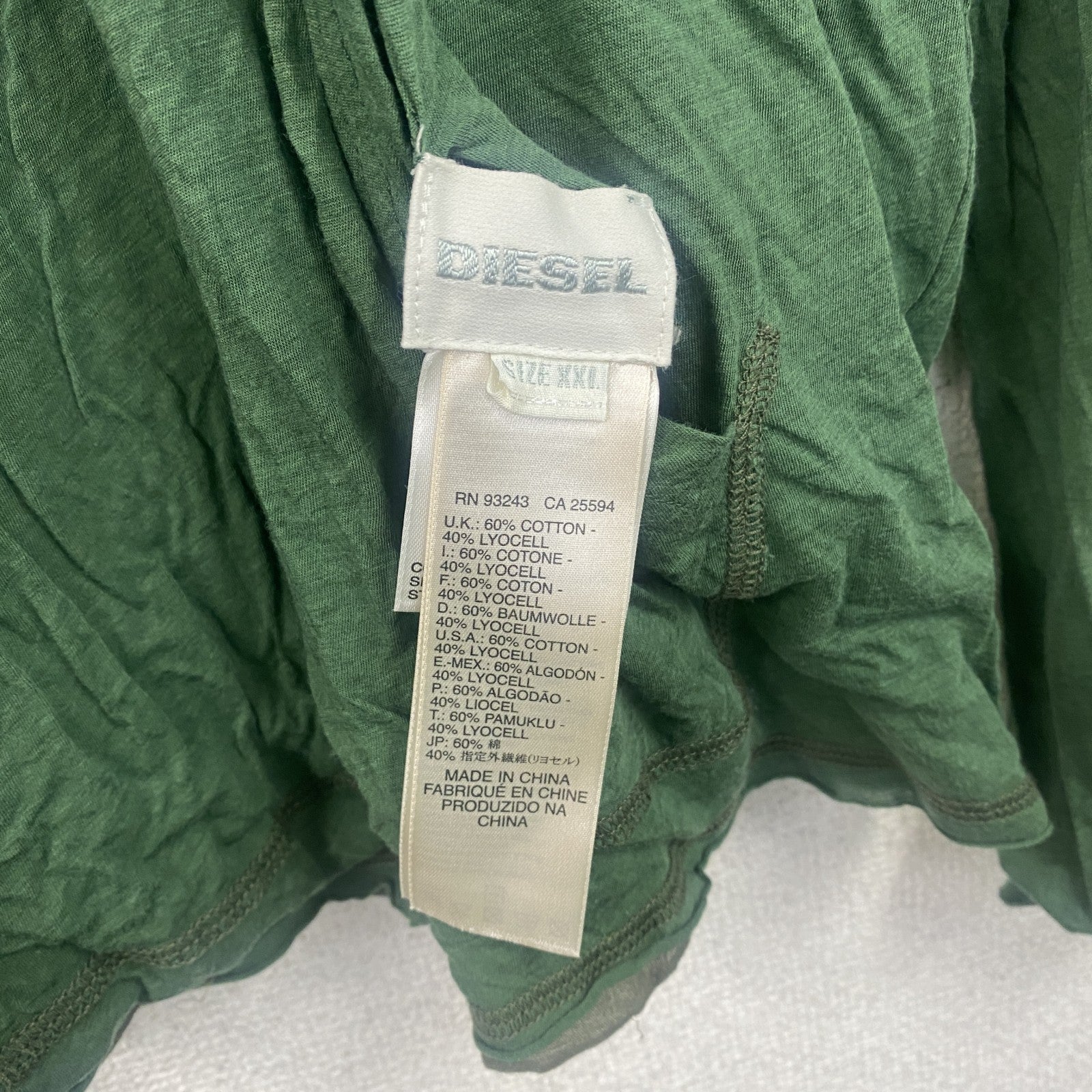 DIESEL　ディーゼル　長袖Tシャツ　ポケット付き　メタルパーツ付き　緑　グリーン　2XLサイズ