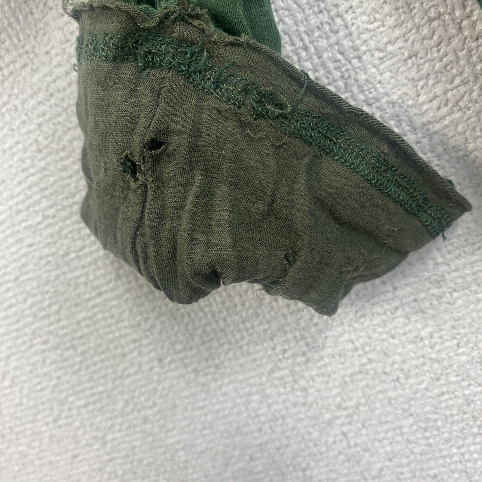 DIESEL　ディーゼル　長袖Tシャツ　ポケット付き　メタルパーツ付き　緑　グリーン　2XLサイズ