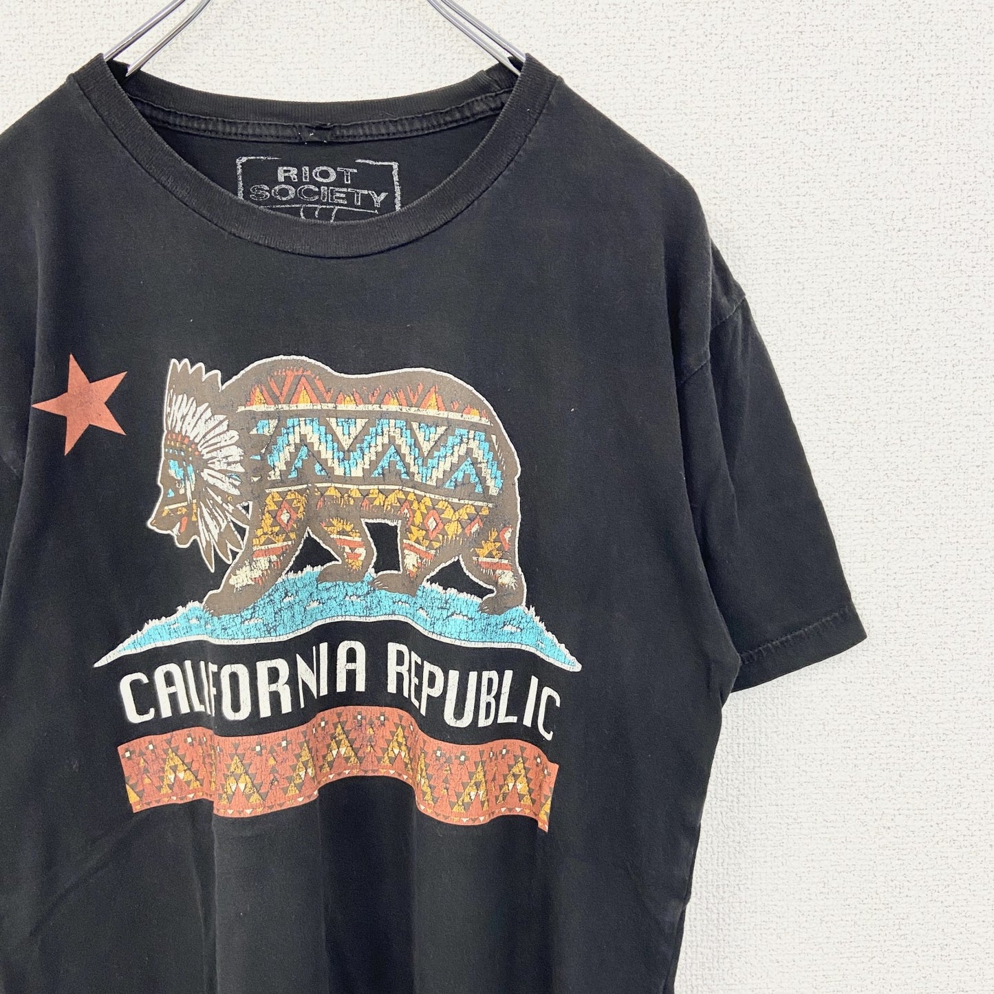 古着 used　RIOT SOCIETY　半袖プリントTシャツ　クルーネック　エスニックデザイン　黒　ブラック　レトロ　Mサイズ