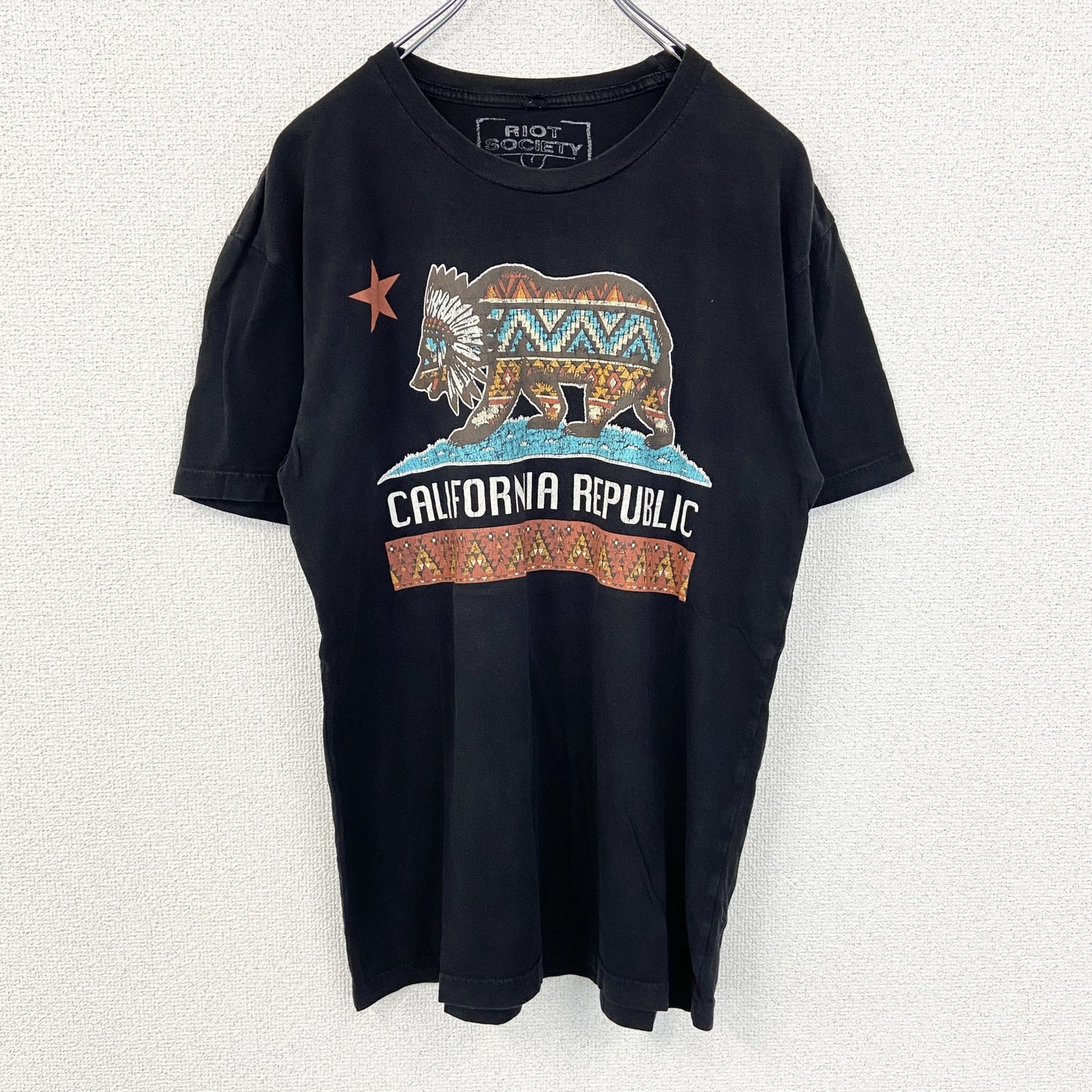 古着 used　RIOT SOCIETY　半袖プリントTシャツ　クルーネック　エスニックデザイン　黒　ブラック　レトロ　Mサイズ