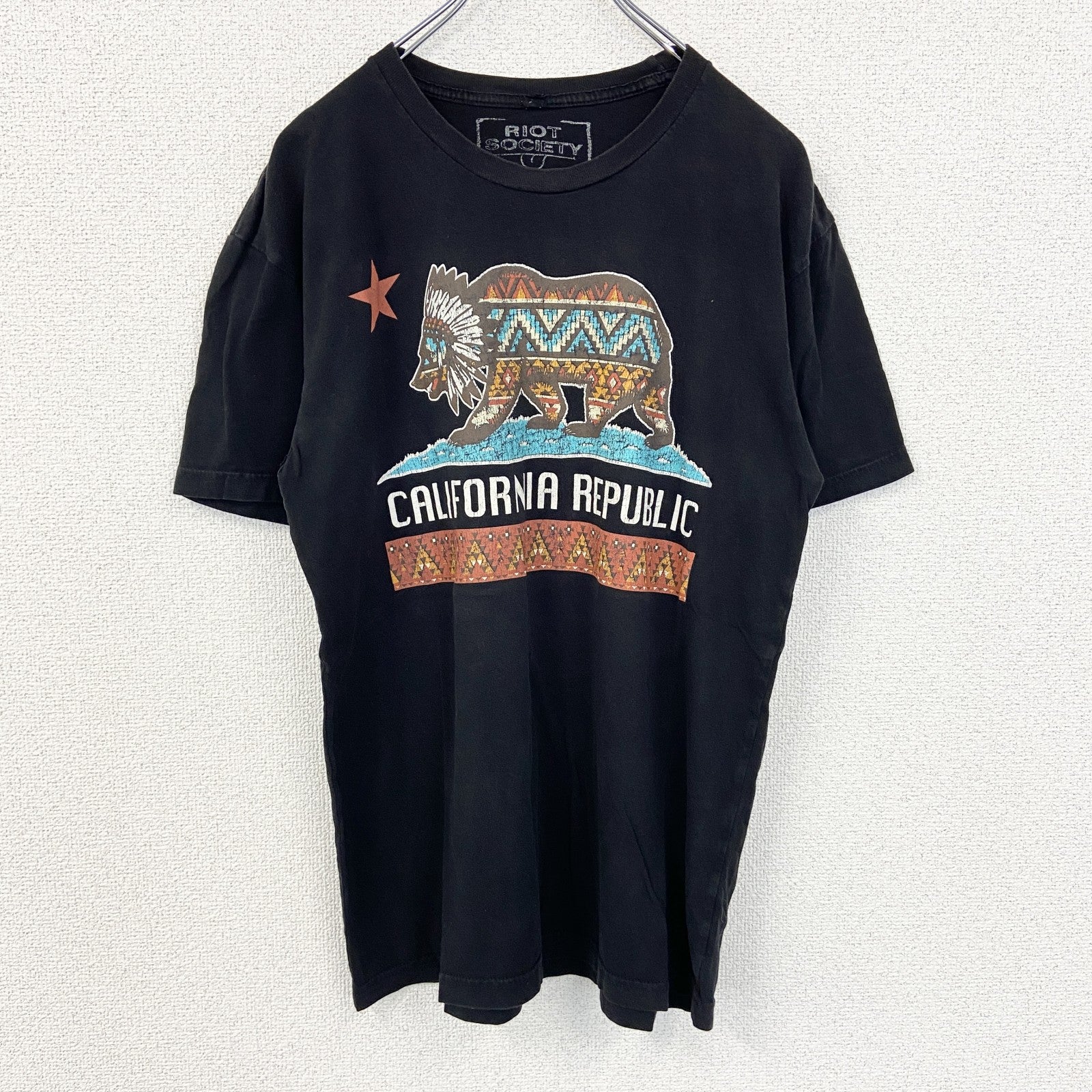古着 used　RIOT SOCIETY　半袖プリントTシャツ　クルーネック　エスニックデザイン　黒　ブラック　レトロ　Mサイズ