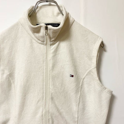 古着 used　TOMMY HILFIGER トミーヒルフィガー　フリースベスト　ワンポイント刺繍　ホワイト　ハイネック