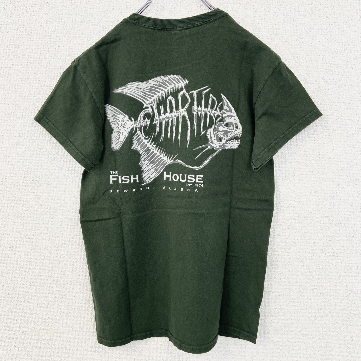 古着 used　GILDAN ギルダン　半袖プリントデザインTシャツ　クルーネック　FISH HOUSE　緑　レトロ　Sサイズ