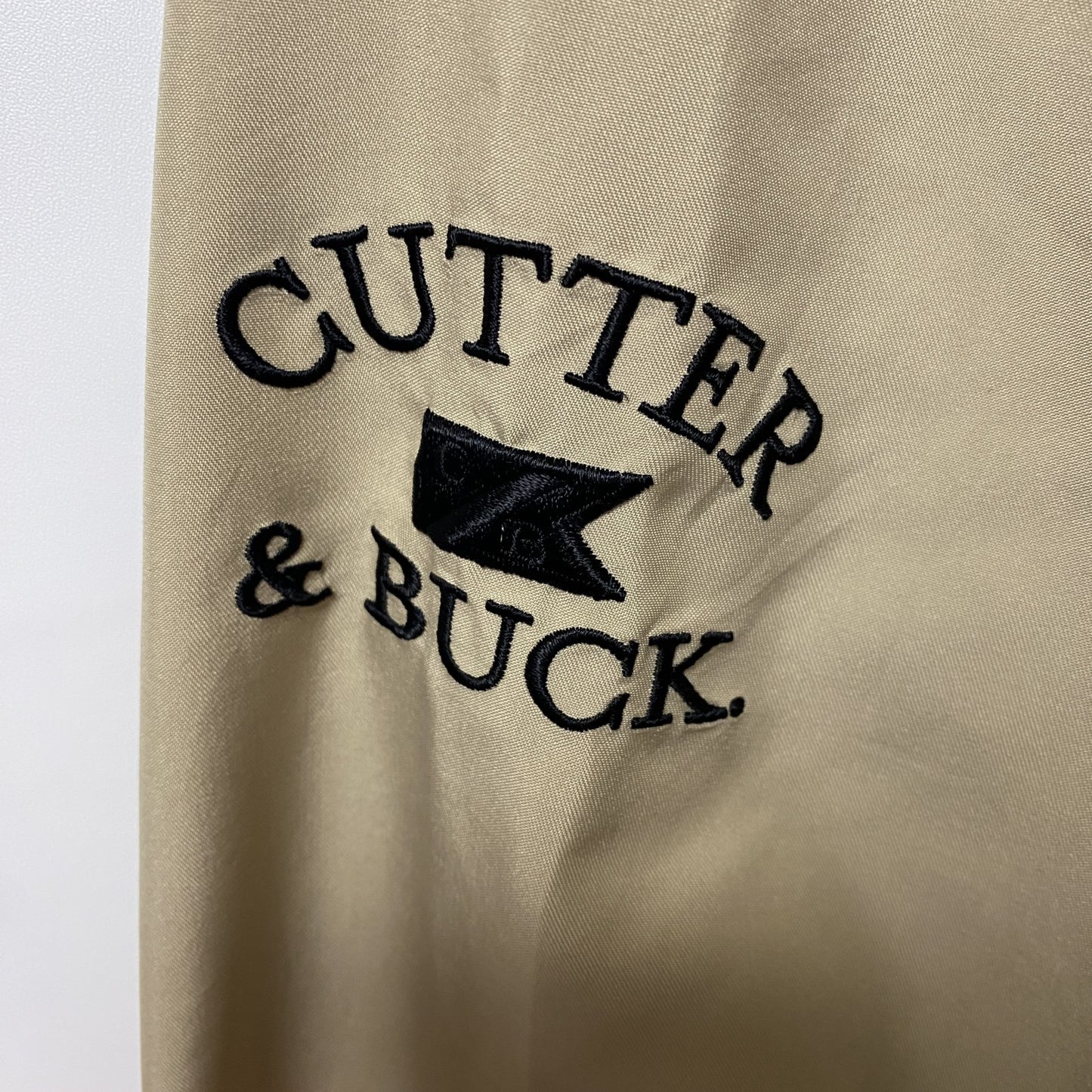 古着 used　CUTTER&BUCK　長袖ナイロンプルオーバージャケット　ポイント刺繍　クリームイエロー　Mサイズ