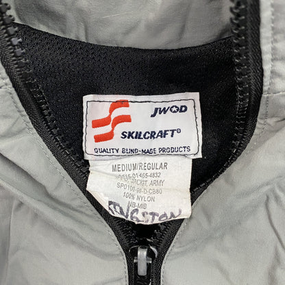 米軍　U.S.ARMY　トレーニングジャケット　フルジップナイロンジャケット　灰色　グレー　Mサイズ