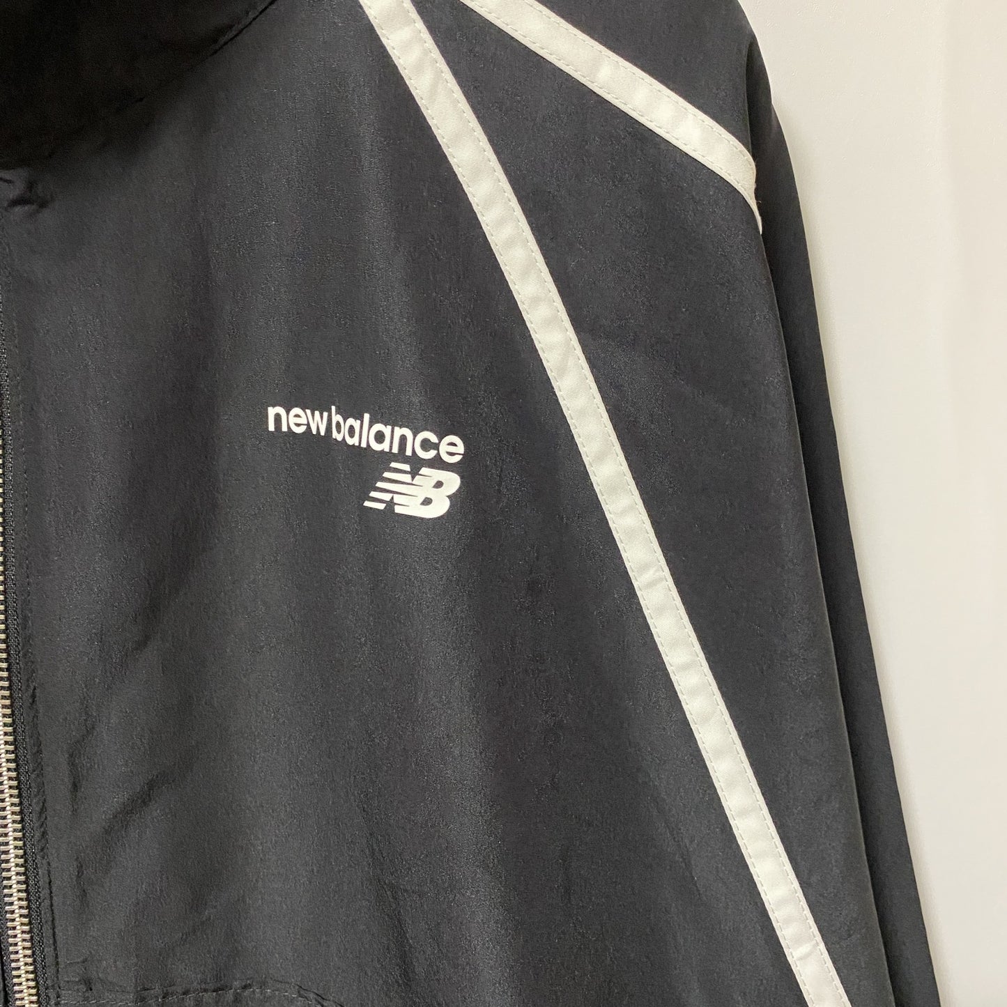 古着 used　New balance ニューバランス　長袖ナイロンジャケット　ワンポイント刺繍　ブラック　ハイネック　Mサイズ