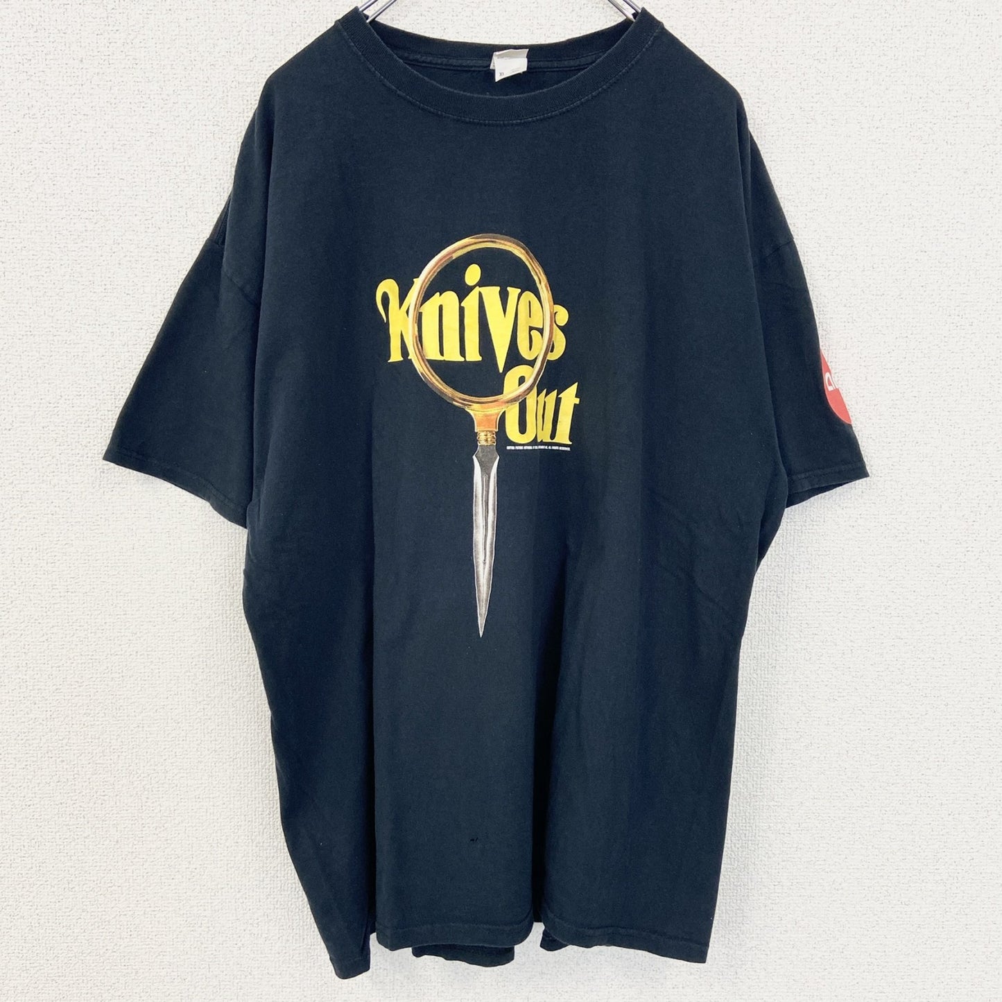 古着 used　半袖ムービープリントTシャツ　Knives Out　クルーネック　レトロデザイン　黒　ブラック　Mサイズ