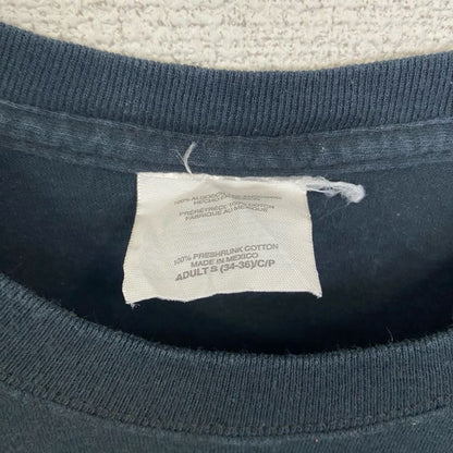 古着 used　半袖プリントワンポイントTシャツ　胸ポケット　レトロデザイン　クルーネック　人物　女性　黒　ブラック