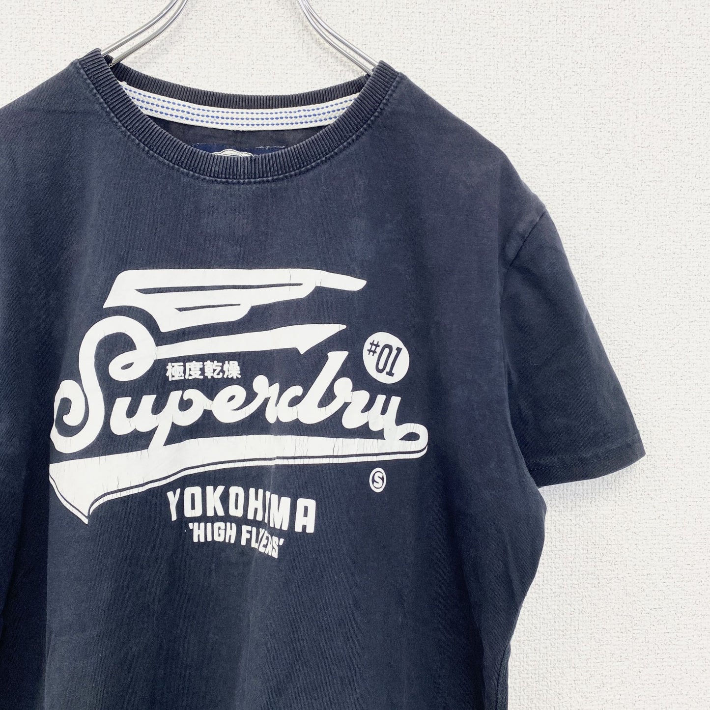 古着 used　SUPERDRY　スパードライ　半袖プリントTシャツ　クルーネック　レトロデザイン　紺　ネイビー　ブルー