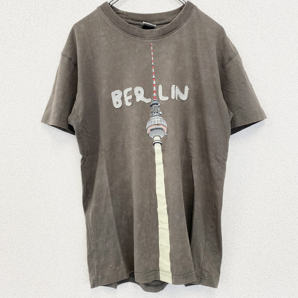 古着 used　BERLIN　ベルリン　半袖プリントTシャツ　クルーネック　レトロデザイン　カーキグレー　Mサイズ