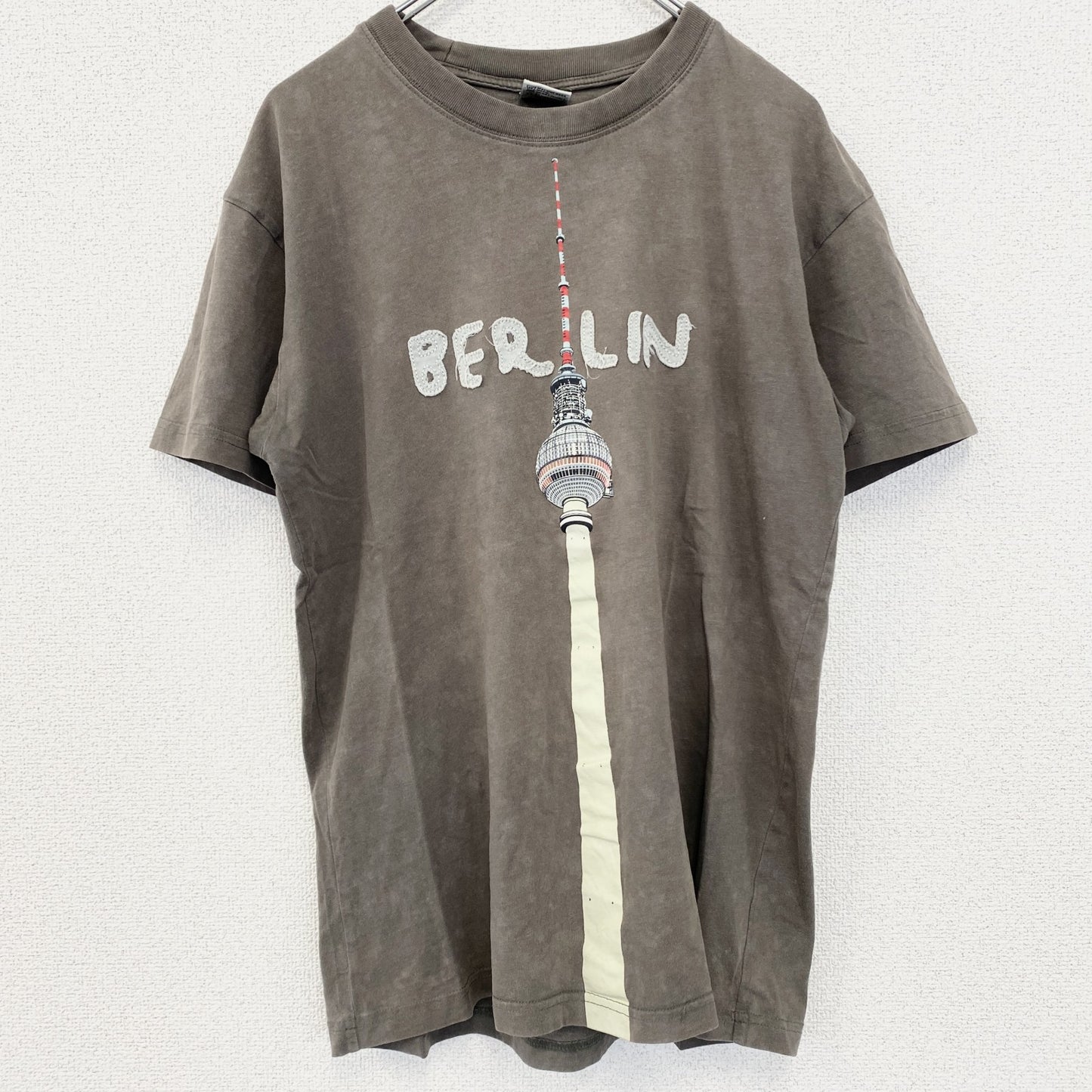 古着 used　BERLIN　ベルリン　半袖プリントTシャツ　クルーネック　レトロデザイン　カーキグレー　Mサイズ