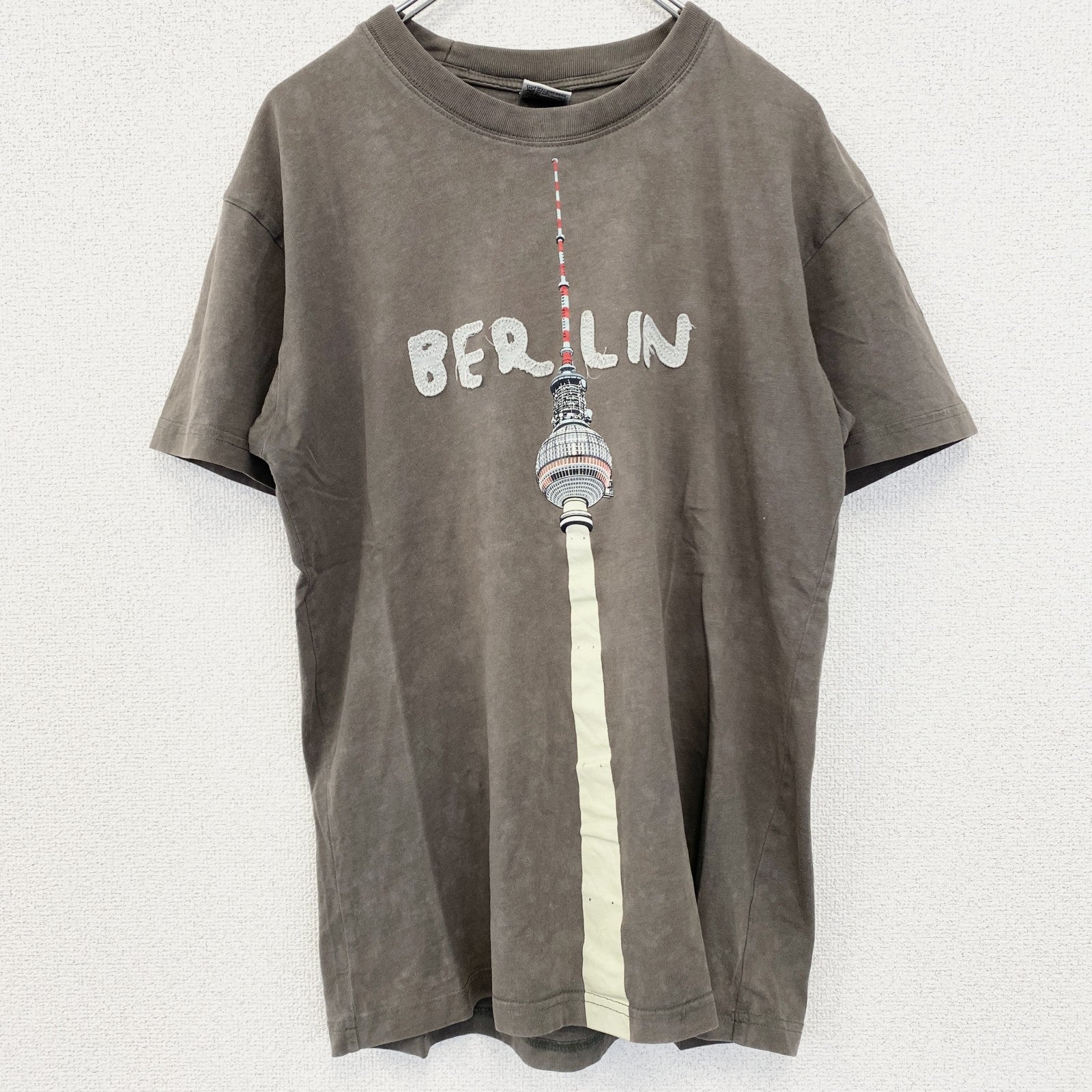 古着 used　BERLIN　ベルリン　半袖プリントTシャツ　クルーネック　レトロデザイン　カーキグレー　Mサイズ