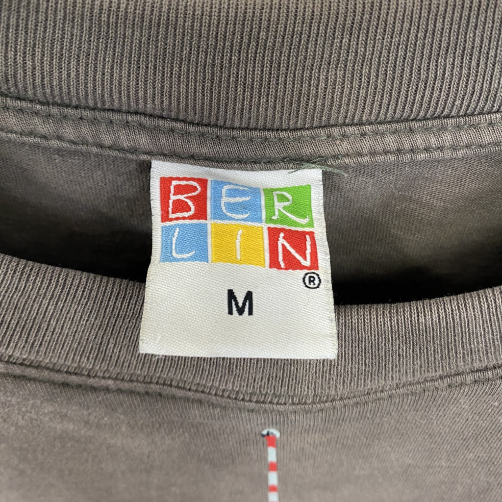古着 used　BERLIN　ベルリン　半袖プリントTシャツ　クルーネック　レトロデザイン　カーキグレー　Mサイズ