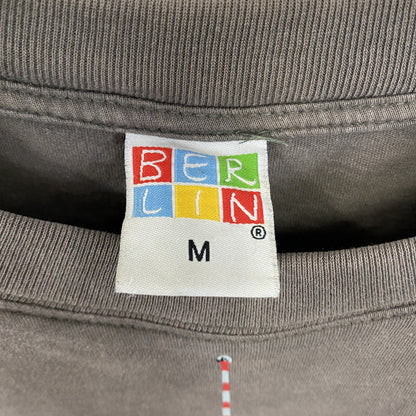 古着 used　BERLIN　ベルリン　半袖プリントTシャツ　クルーネック　レトロデザイン　カーキグレー　Mサイズ
