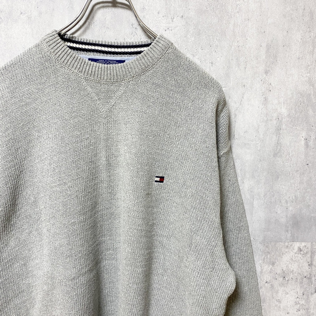 古着 used　TOMMY HILFIGER トミーヒルフィガー　長袖ニット　セーター　ワンポイントロゴ刺繍　グレー　XLサイズ