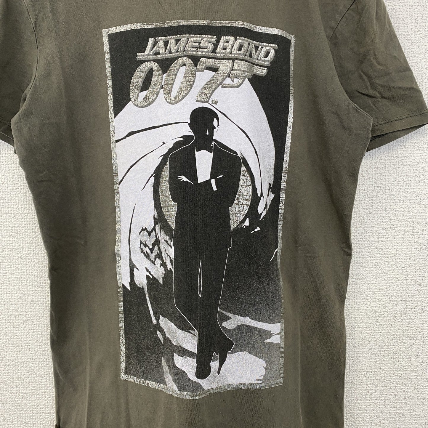 古着 used　JAMES BOND　ジェームズボンド　半袖プリントTシャツ　クルーネック　レトロデザイン　カーキグレー　Sサイズ