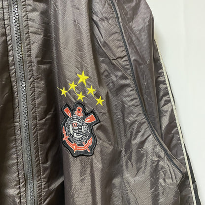 古着 used　コリンチャンス　長袖ハイネックフルジップブルゾン　ポイント刺繡ワッペンジャンパー　ブラウン　レトロデザイン