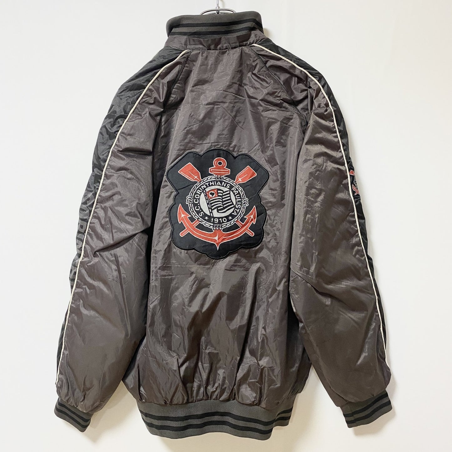 古着 used　コリンチャンス　長袖ハイネックフルジップブルゾン　ポイント刺繡ワッペンジャンパー　ブラウン　レトロデザイン