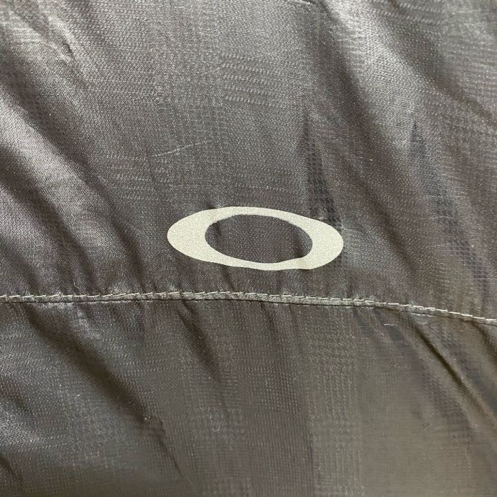 古着 used　OAKLEY　オークリー　長袖薄手ナイロンジャケット　ワンポイント刺繍　地球　pfm　ダークグレー　Lサイズ