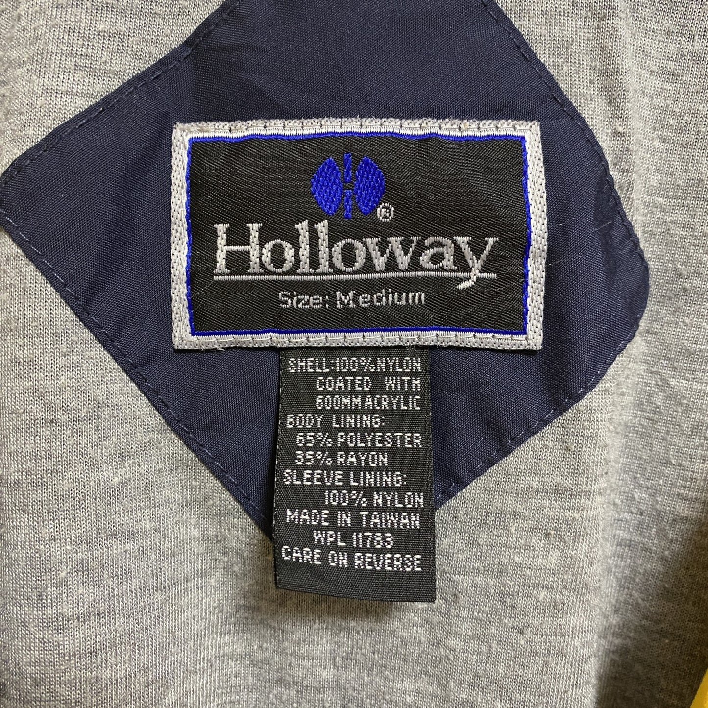 古着 used　Holloway　長袖ハイネックナイロンジャケット　ワンポイント刺繍　サッカー　黄色　ネイビー　Mサイズ