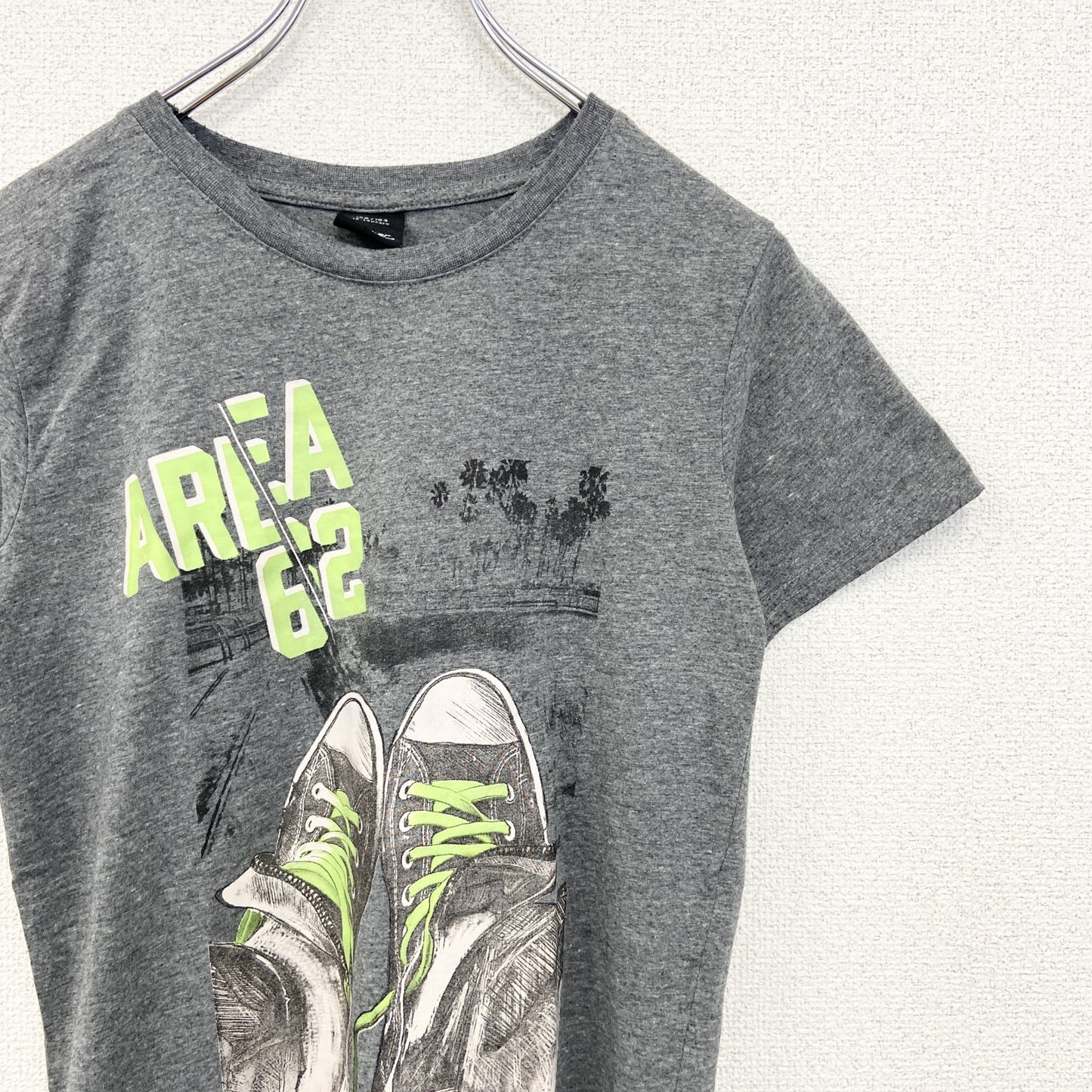 古着 used　chapter Young　半袖プリントTシャツ　AREA62　スニーカー　クルーネック　レトロ　グレー　Mサイズ