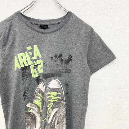 古着 used　chapter Young　半袖プリントTシャツ　AREA62　スニーカー　クルーネック　レトロ　グレー　Mサイズ
