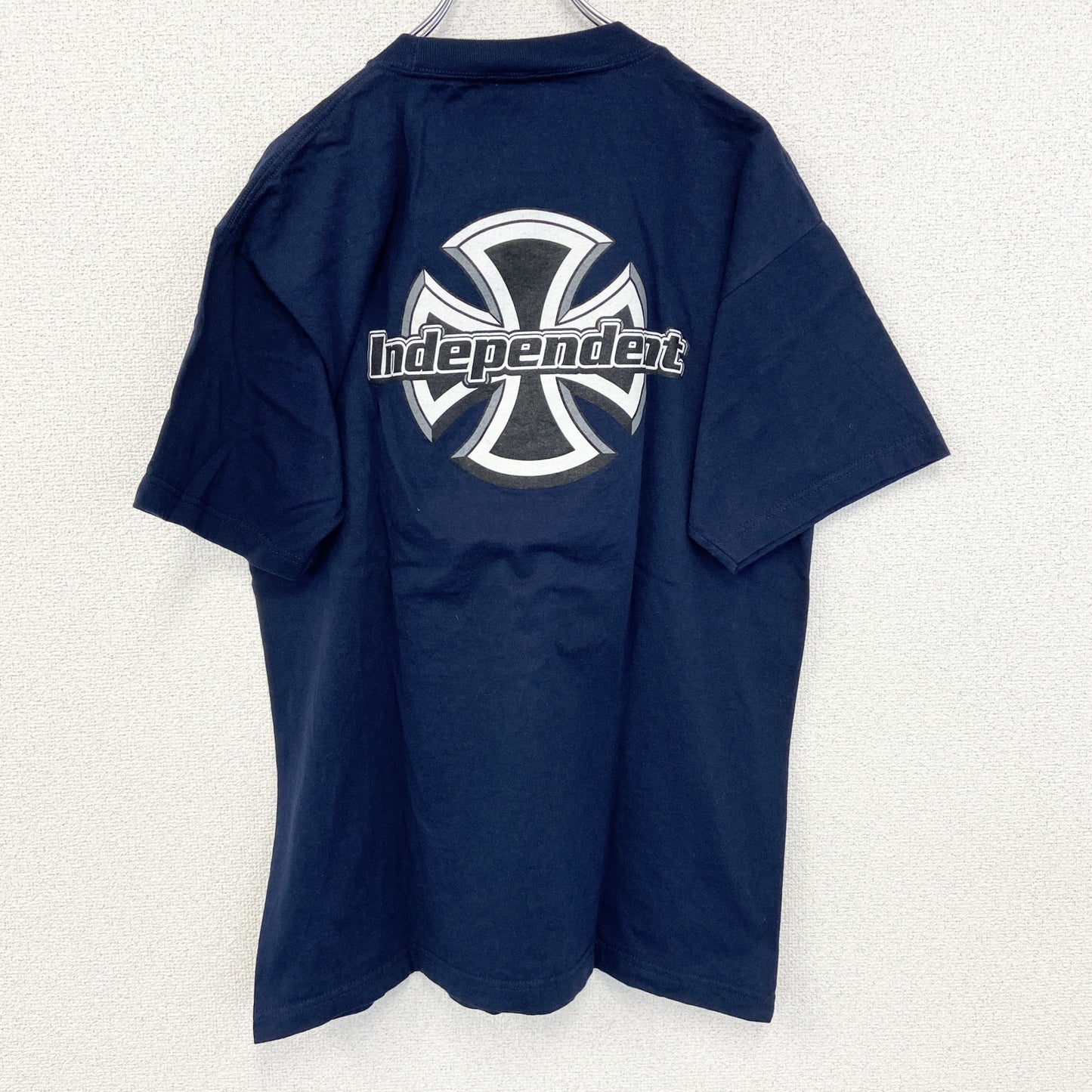 古着 used　NHS　半袖プリントＴシャツ　independent　カジュアルデザイン　クルーネック　レトロ　ネイビー　Lサイズ