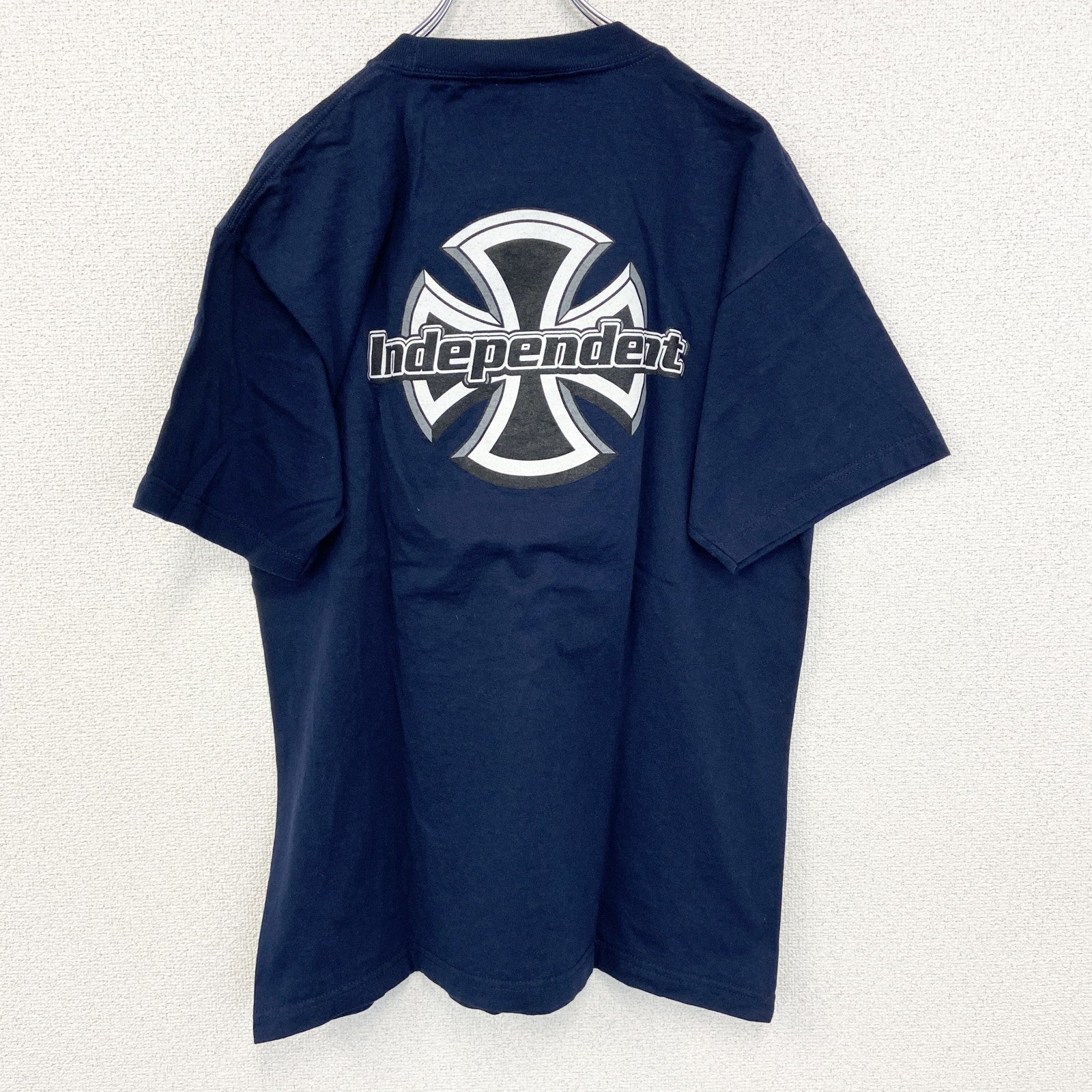 古着 used　NHS　半袖プリントＴシャツ　independent　カジュアルデザイン　クルーネック　レトロ　ネイビー　Lサイズ