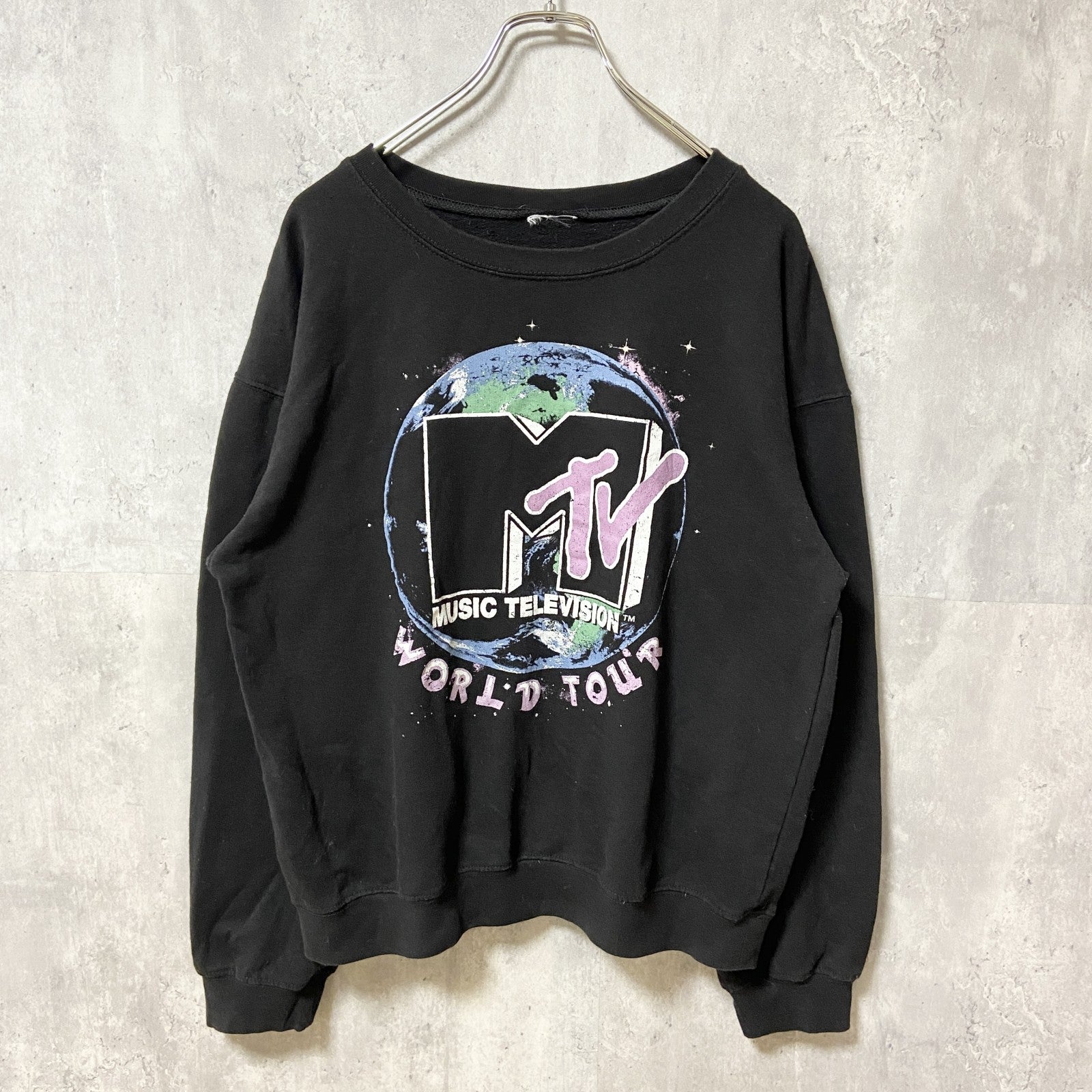 古着 used　MUSIC TELEVISION　長袖プリントスウェット　トレーナー　黒　ブラック　クルーネック　秋冬服
