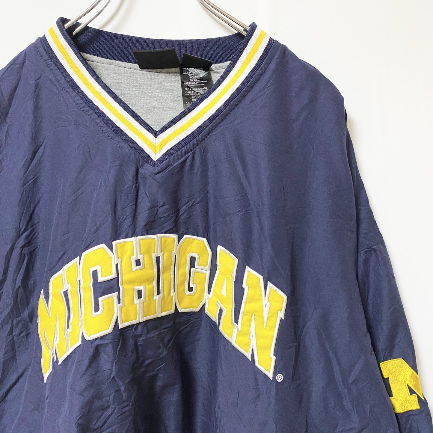 古着 used　TEAM ATHLETICS　長袖ナイロンプルオーバー　刺繍デザイン　ミシガン州　ビッグシルエット　XXLサイズ