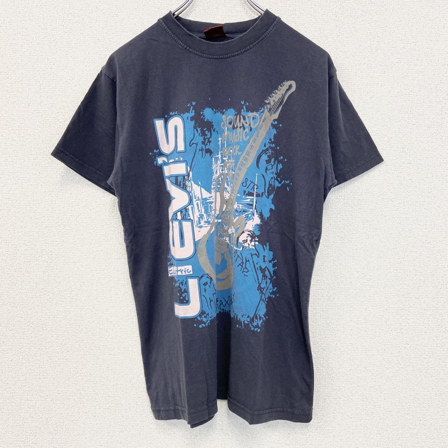古着 used　LEVI’S リーバイス　半袖プリントＴシャツ　エレキギター　カジュアル　クルーネック　ネイビー　Lサイズ