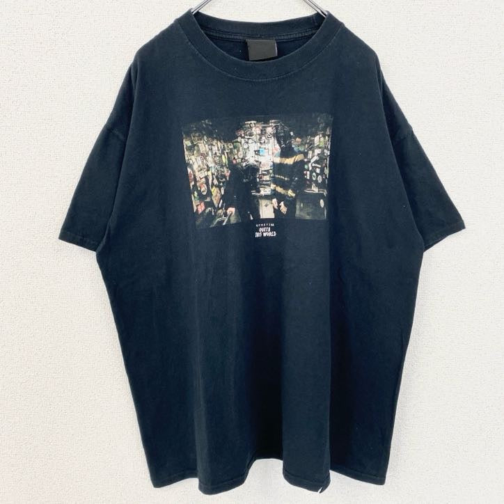 古着 used　OUTTA THIS WORLD　半袖フォトプリントTシャツ　クルーネック　黒　ブラック　春夏服　XLサイズ