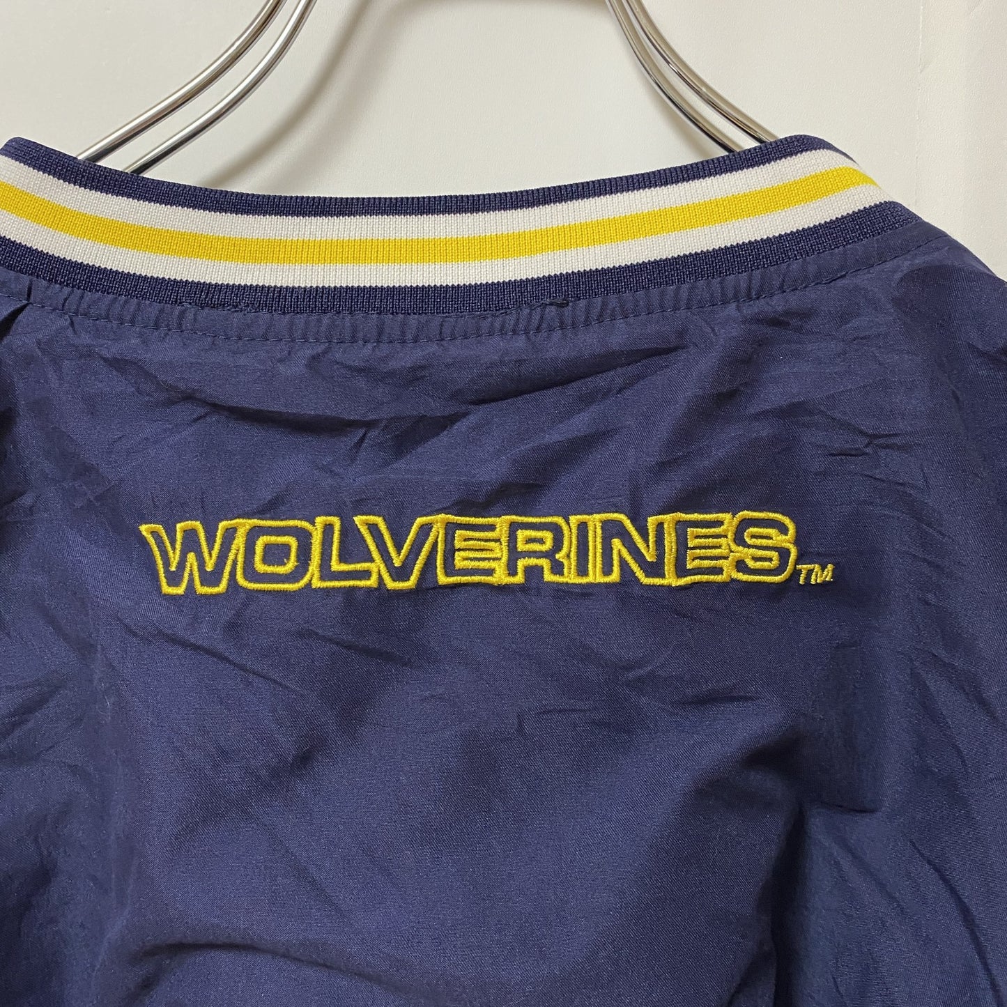 古着 used　TEAM ATHLETICS　長袖ナイロンプルオーバー　刺繍デザイン　ミシガン州　ビッグシルエット　XXLサイズ