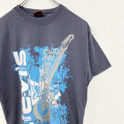 古着 used　LEVI’S リーバイス　半袖プリントＴシャツ　エレキギター　カジュアル　クルーネック　ネイビー　Lサイズ