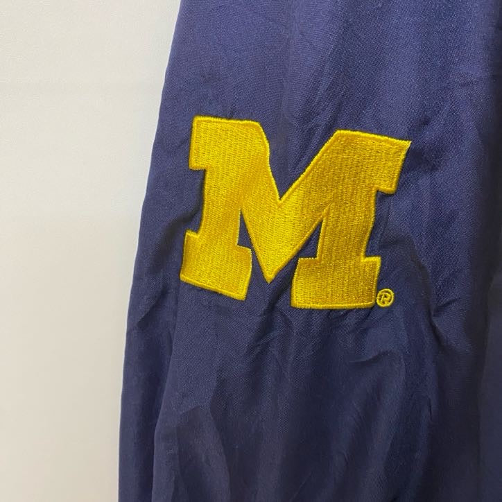 古着 used　TEAM ATHLETICS　長袖ナイロンプルオーバー　刺繍デザイン　ミシガン州　ビッグシルエット　XXLサイズ