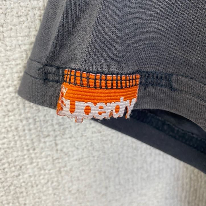 古着 used　SuperDry　極度乾燥　半袖プリントTシャツ　レトロデザイン　クルーネック　灰　グレー　Sサイズ