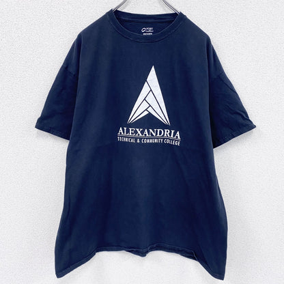 PORTandCOMPANY　ALEXANDRIA　半袖プリントTシャツ　カレッジプリント　黑　ブラック　XLサイズ