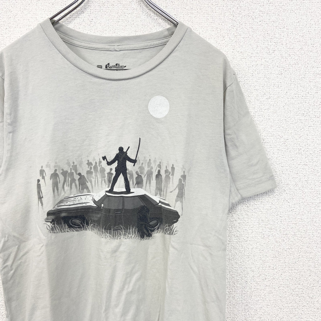 threaddless　半袖プリントゲームTシャツ　ゾンビサバイバル　灰色　グレー　Mサイズ