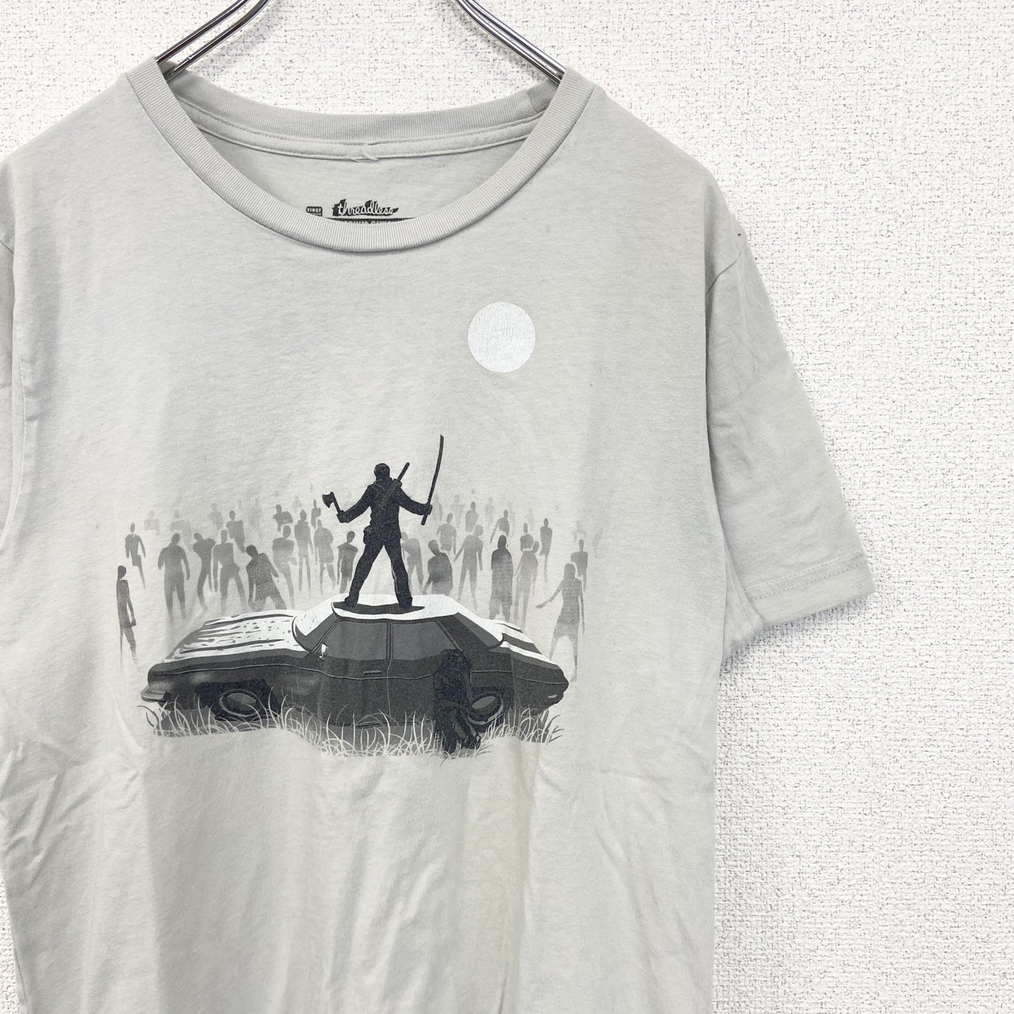 threaddless　半袖プリントゲームTシャツ　ゾンビサバイバル　灰色　グレー　Mサイズ
