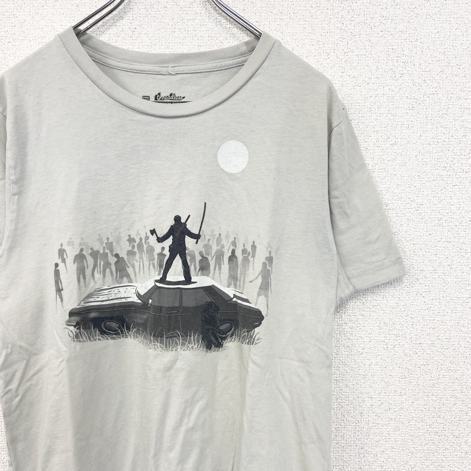 threaddless　半袖プリントゲームTシャツ　ゾンビサバイバル　灰色　グレー　Mサイズ